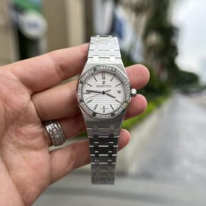audemars piguet royal oak 34mm with white dial and metal wire bracelet 